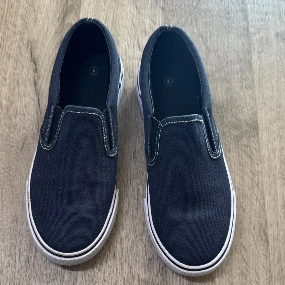 Kids Navy Slip-On Canvas Shoes size 4